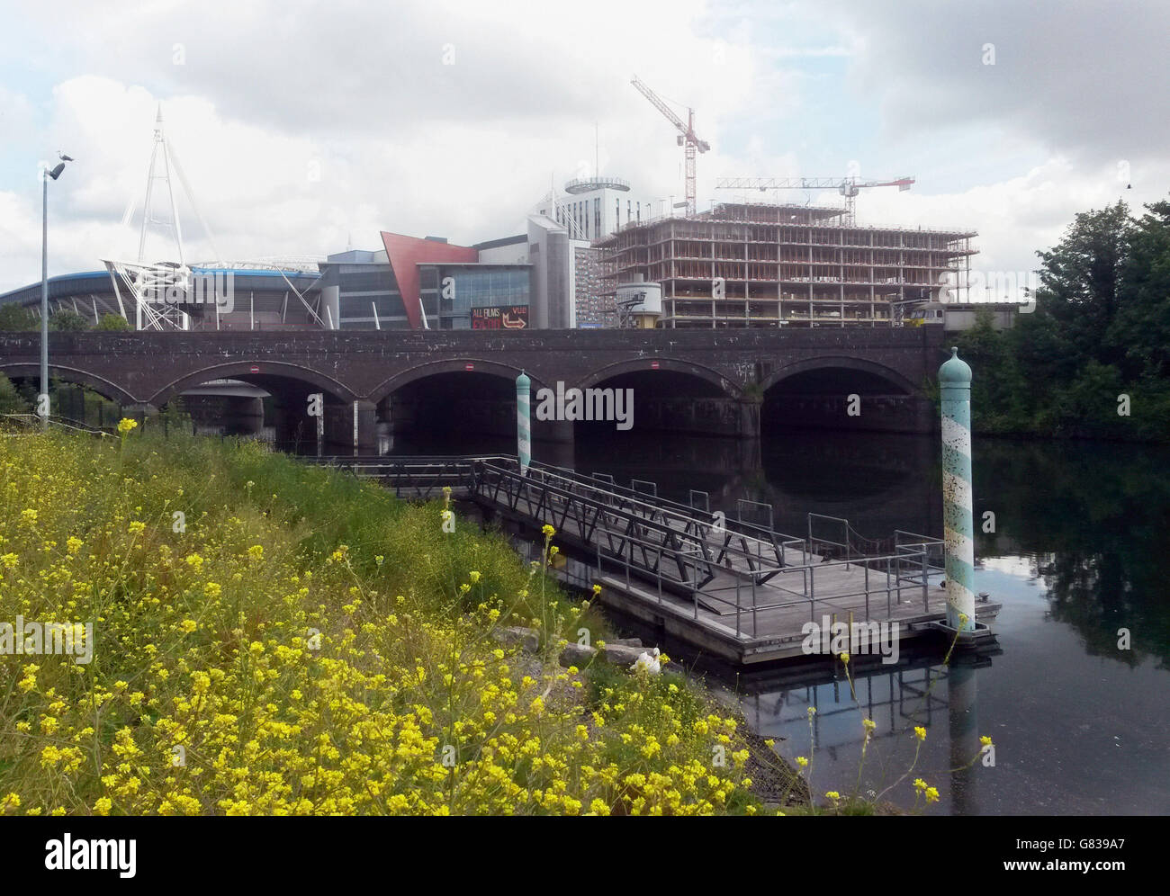 Il corpo del bambino recuperato dal fiume Taff Foto Stock