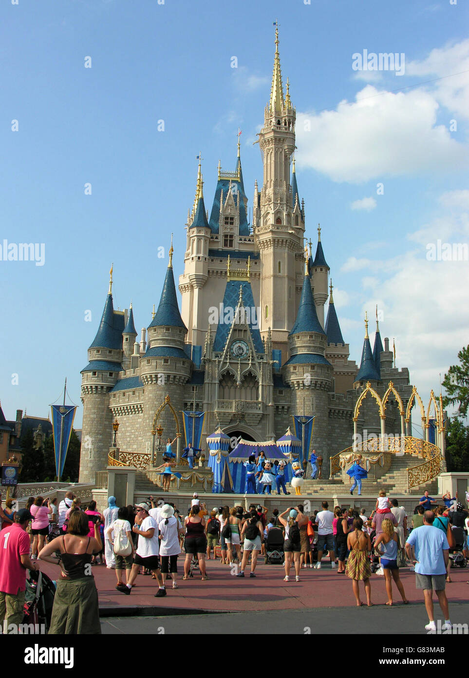 Il Castello di Cenerentola, il Regno Magico di Disney World, a Orlando,  Florida, Stati Uniti d'America Foto stock - Alamy