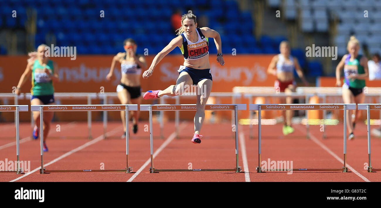 Eilidh Child (Pitreavie AAC) vince la finale degli ostacoli da 400 m delle donne durante il terzo giorno del campionato britannico di Sainsbury all'Alexander Stadium di Birmingham. Foto Stock