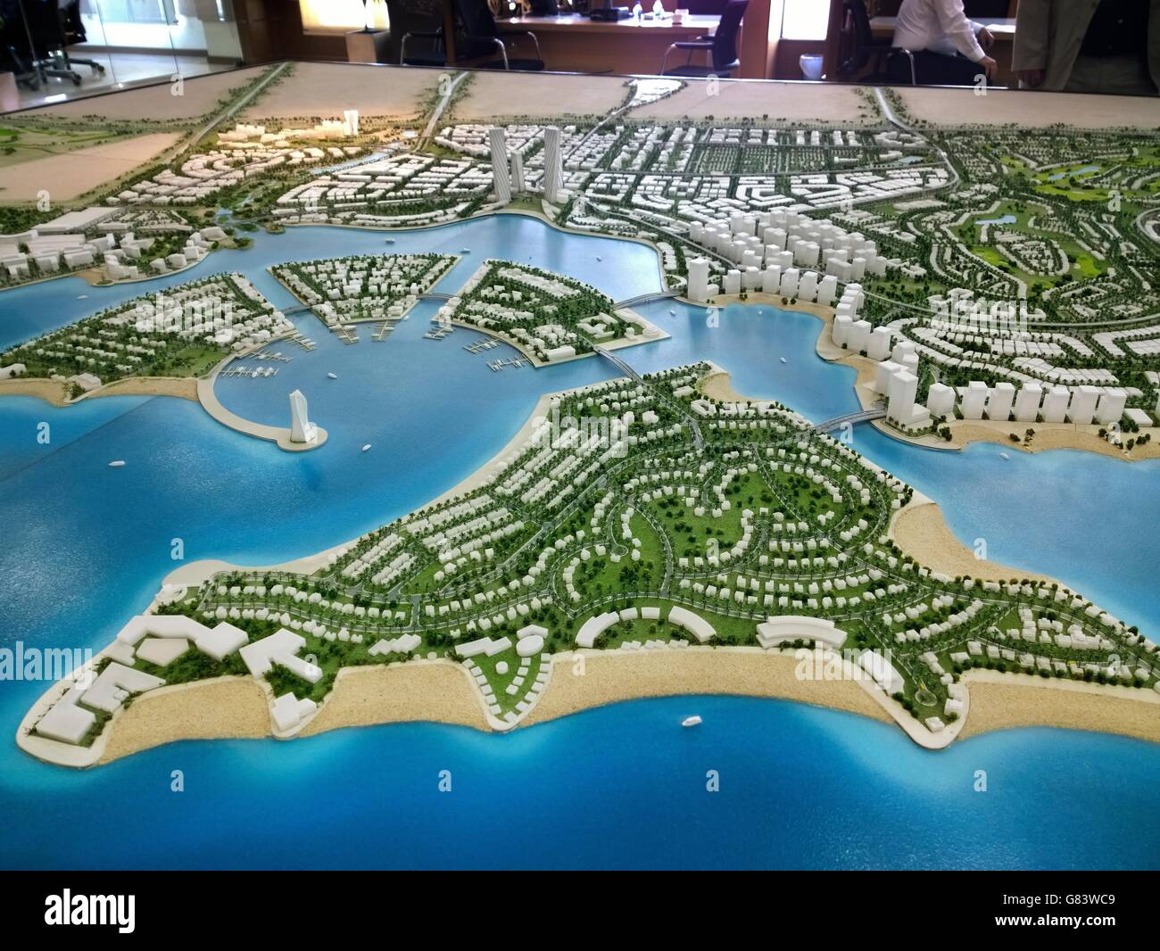 Master plan modello in scala gli uccelli-eye panoramica aerea di sviluppo di nuove città marina di Lusail, in Qatar. Foto Stock