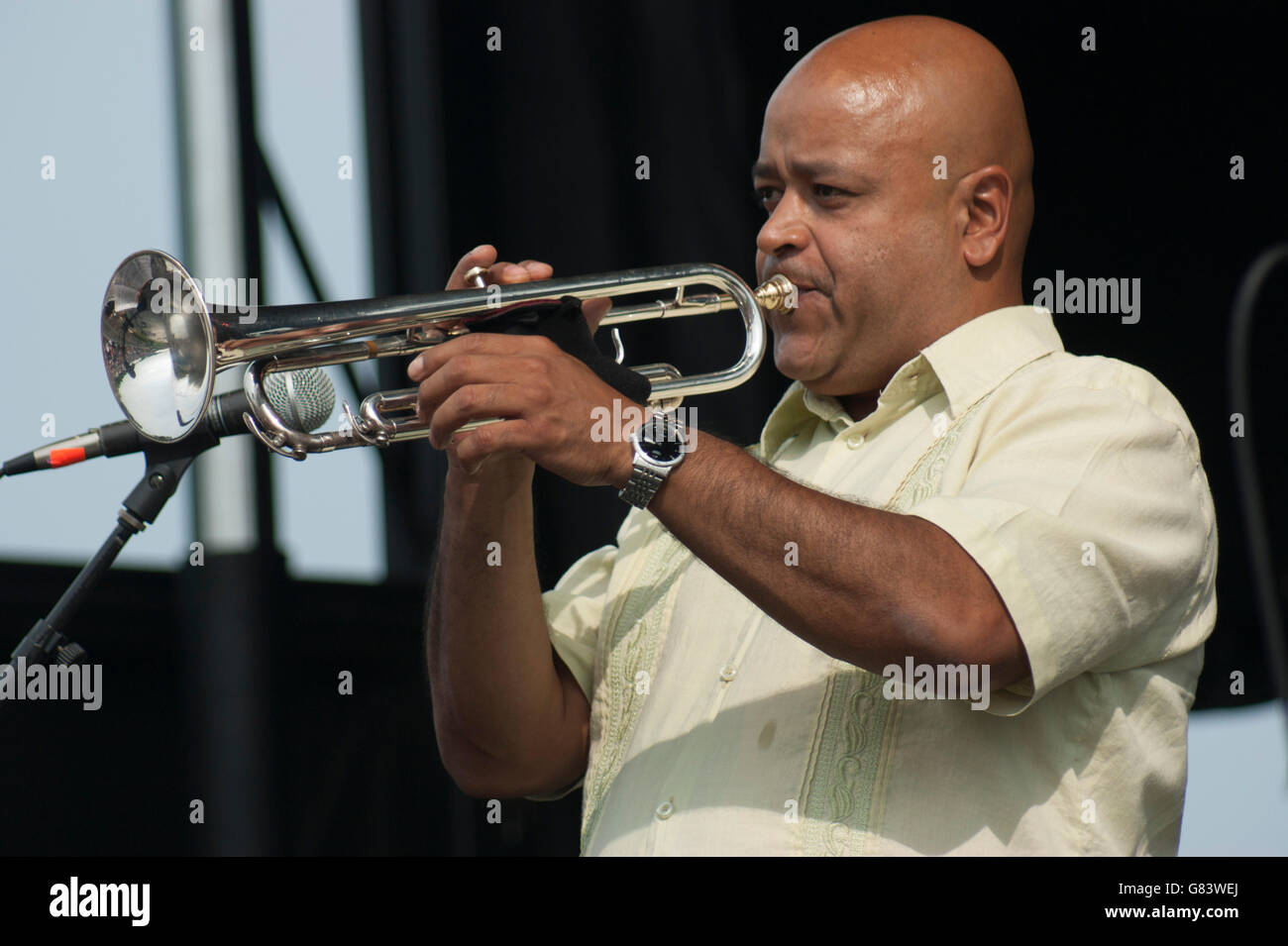 Trumpeter Pete Nater gioca con Mitch Frohman & Bronx corna, un orchestra Mambo Foto Stock