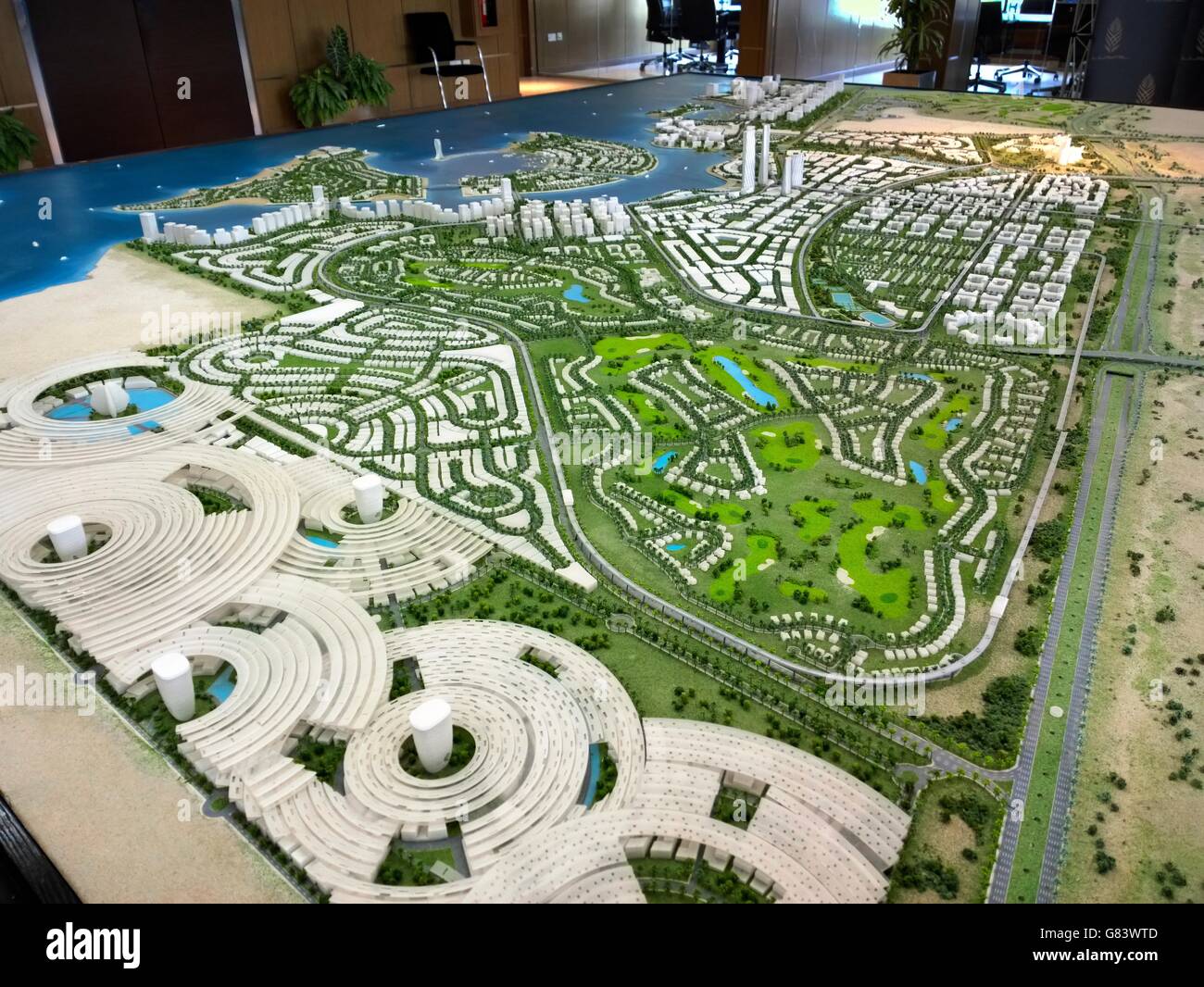 Master plan modello in scala gli uccelli-eye panoramica aerea di sviluppo di nuove città marina di Lusail, in Qatar. Foto Stock