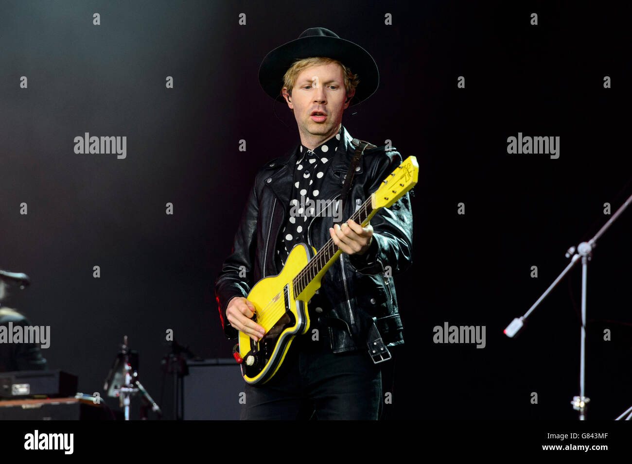 Beck esegue al Glastonbury festival di musica Foto Stock