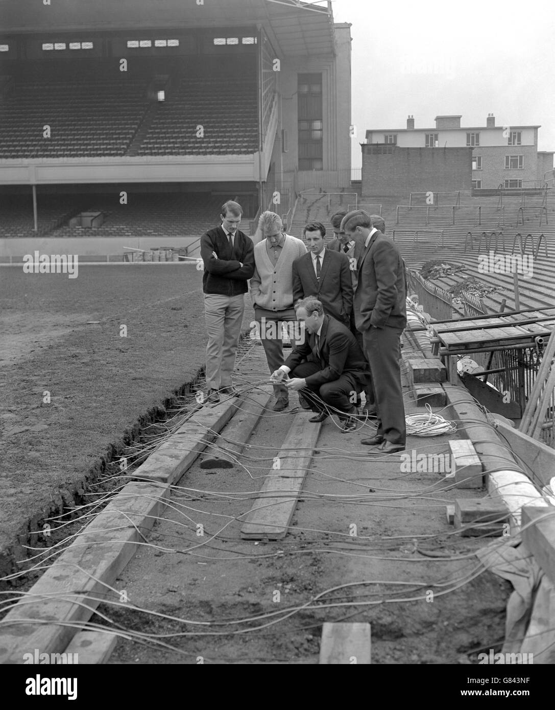 Calcio - Installazione di Undersoil riscaldamento a Highbury Foto Stock