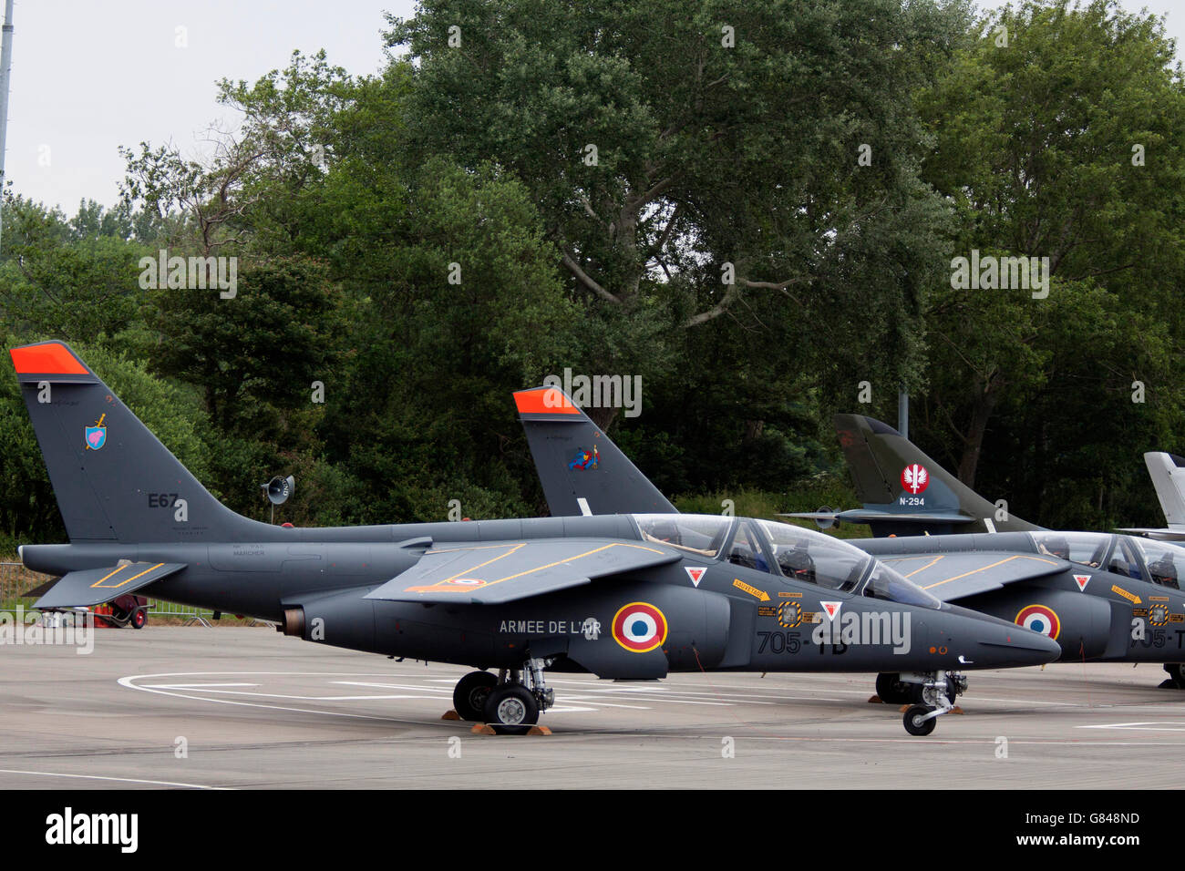 LEEUWARDEN, Paesi Bassi - 11 juni 2016 parcheggiato Dassault-Dornier Alpha jet fighter getti ad air show in Leeuwarden. Foto Stock