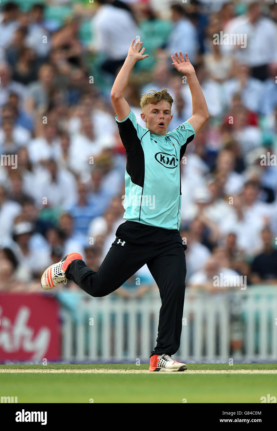 Sam Curran di Surrey reagisce dopo una sua occasione persa bowling Foto Stock