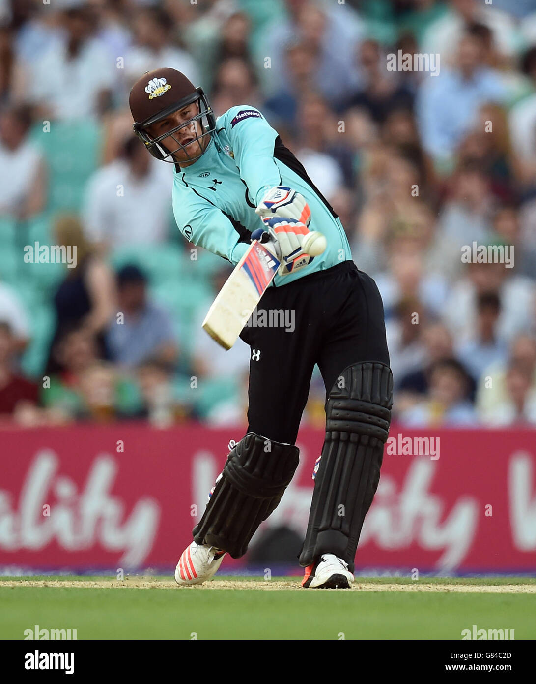 Cricket - NatWest t20 Blast - Southern Division - Surrey v Gloucestershire - Kia Oval. Jason Roy di Surrey colpisce Foto Stock