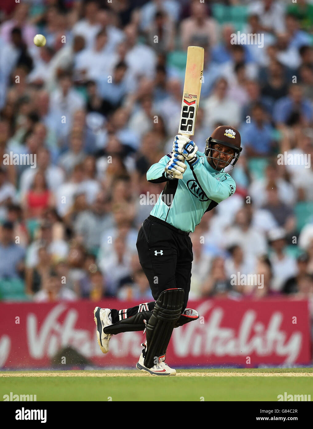 Cricket - NatWest t20 Blast - Southern Division - Surrey v Gloucestershire - Kia Oval. Surrey's Kumar Sangakkara colpisce Foto Stock