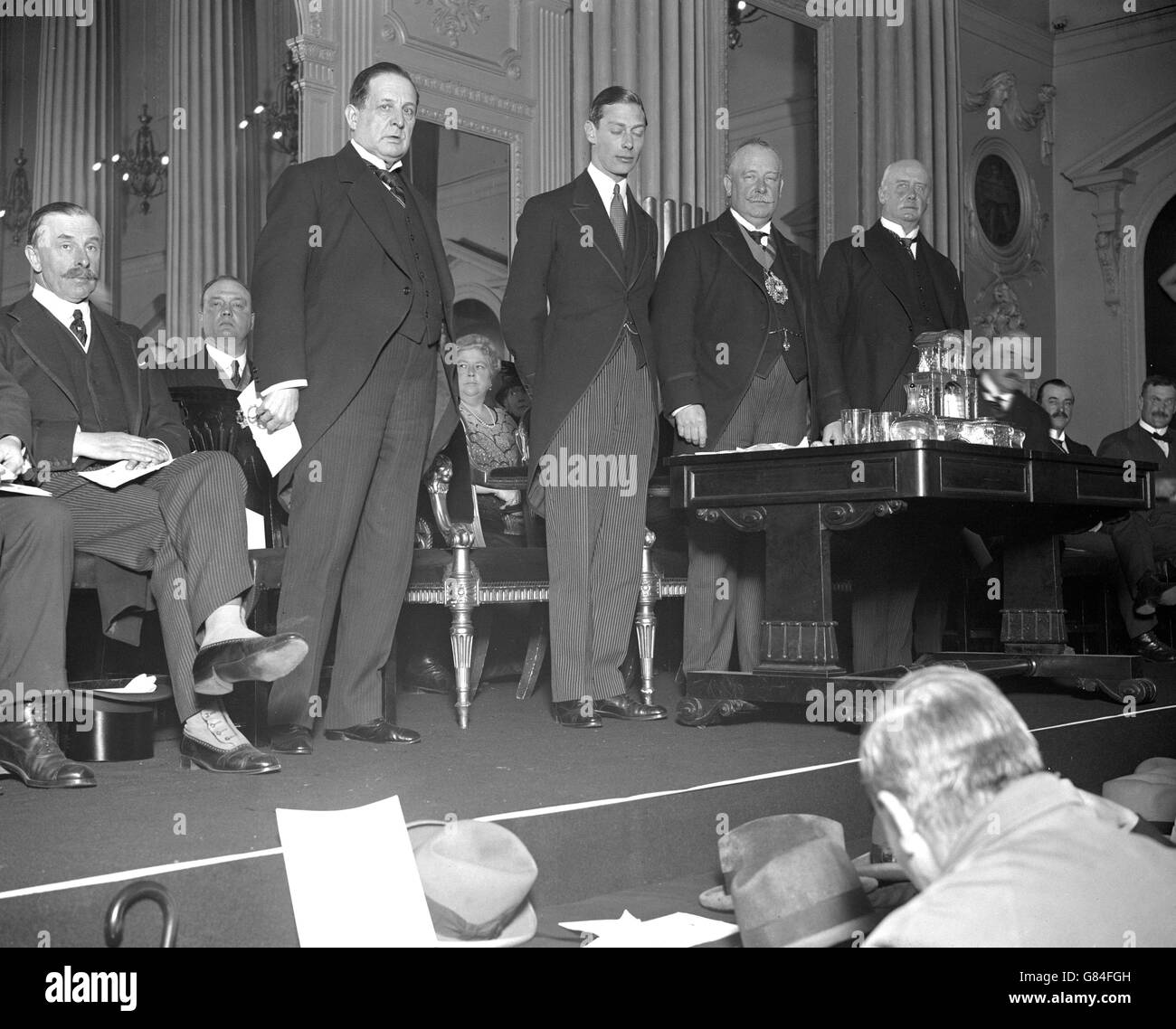 (l-r) Sir John Bland Sutton, il Duca di York, il Sindaco del Signore e la Grotta del Visconte alla riunione della campagna britannica contro il cancro dell'Impero alla Casa di Mansion. Foto Stock