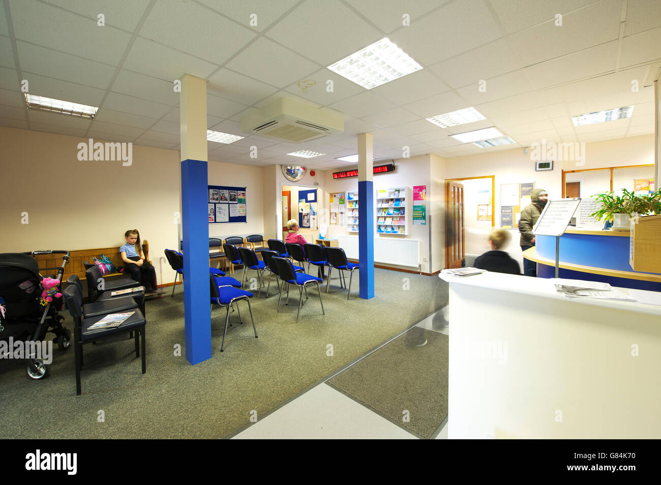 UK NHS GP Chirurgia sala di attesa Foto Stock