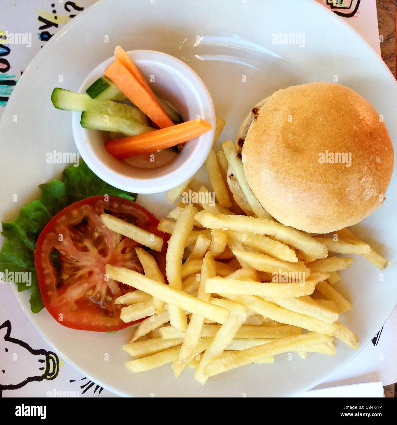 Hamburger con patatine immagini e fotografie stock ad alta risoluzione -  Alamy