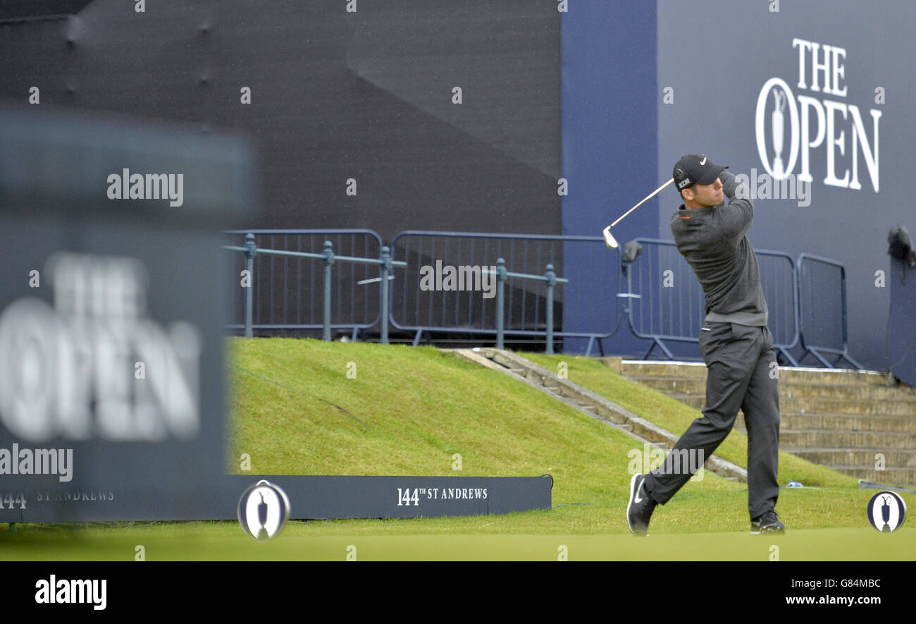 Paul Casey, in Inghilterra, si tee il 1° giorno durante il quinto giorno dell'Open Championship 2015 a St Andrews, Fife. Foto Stock