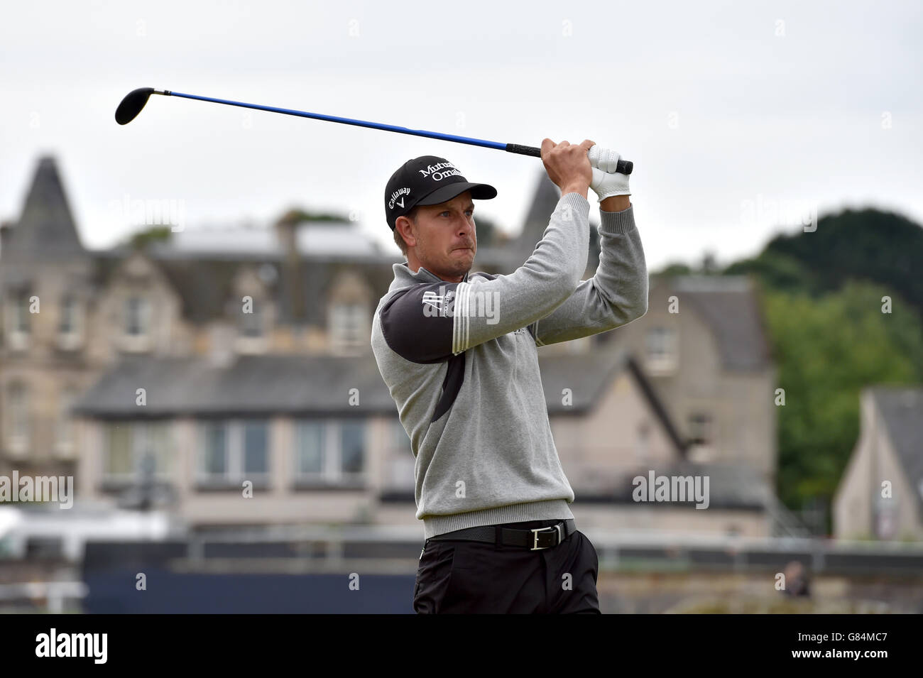 La svedese Henrik Stenson si tira via il 2° giorno durante il quinto giorno dell'Open Championship 2015 a St Andrews, Fife. Foto Stock