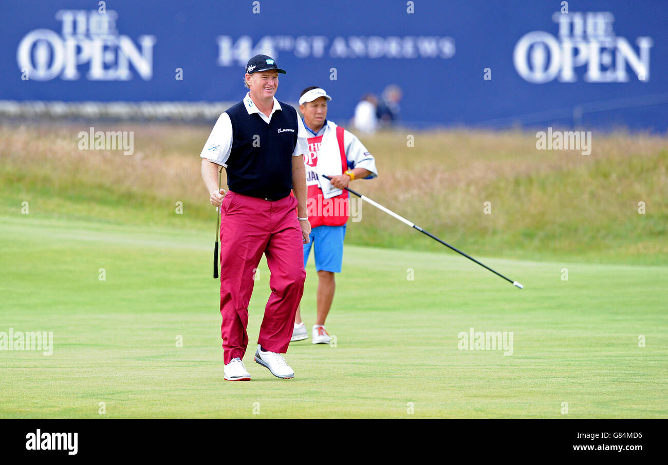 Ernie Els in Sud Africa festeggia il suo compleanno il 1° giorno durante il quinto giorno dell'Open Championship 2015 a St Andrews, Fife. Foto Stock