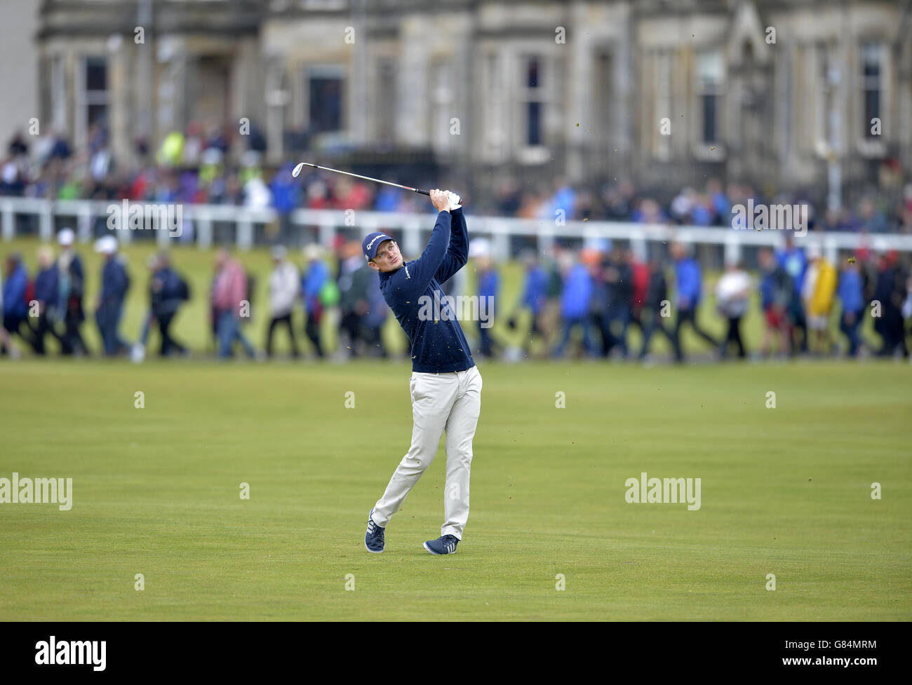 Justin Rose in Inghilterra sulla prima fairway durante il quinto giorno dell'Open Championship 2015 a St Andrews, Fife. Foto Stock