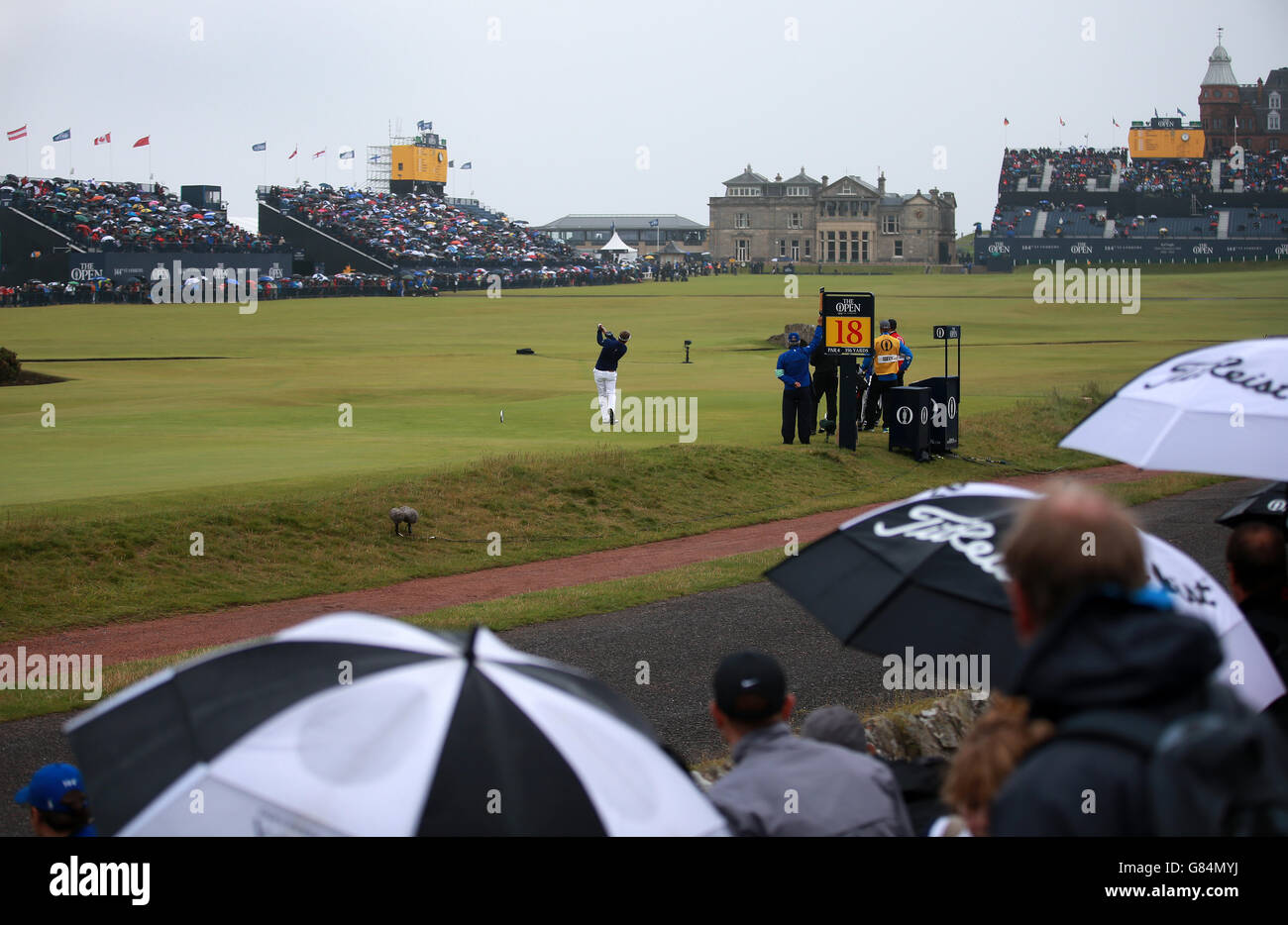 L'inglese Luke Donald tee off 18 durante il quinto giorno dell'Open Championship 2015 a St Andrews, Fife. Foto Stock