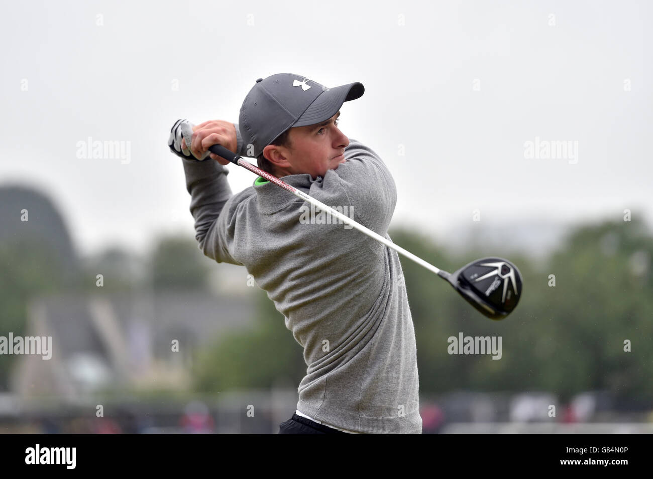 Golf - il Campionato Open 2015 - giorno cinque - St Andrews. Paul Dunne d'Irlanda si tee fuori il 2° giorno del quinto giorno del Campionato Open 2015 a St Andrews, Fife. Foto Stock