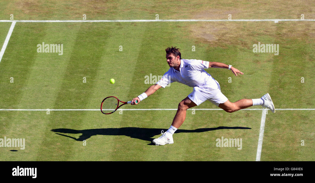 Stan Wawrinka in azione contro David Goffin durante il giorno 7 dei Campionati di Wimbledon all'All England Lawn Tennis and Croquet Club di Wimbledon. Foto Stock