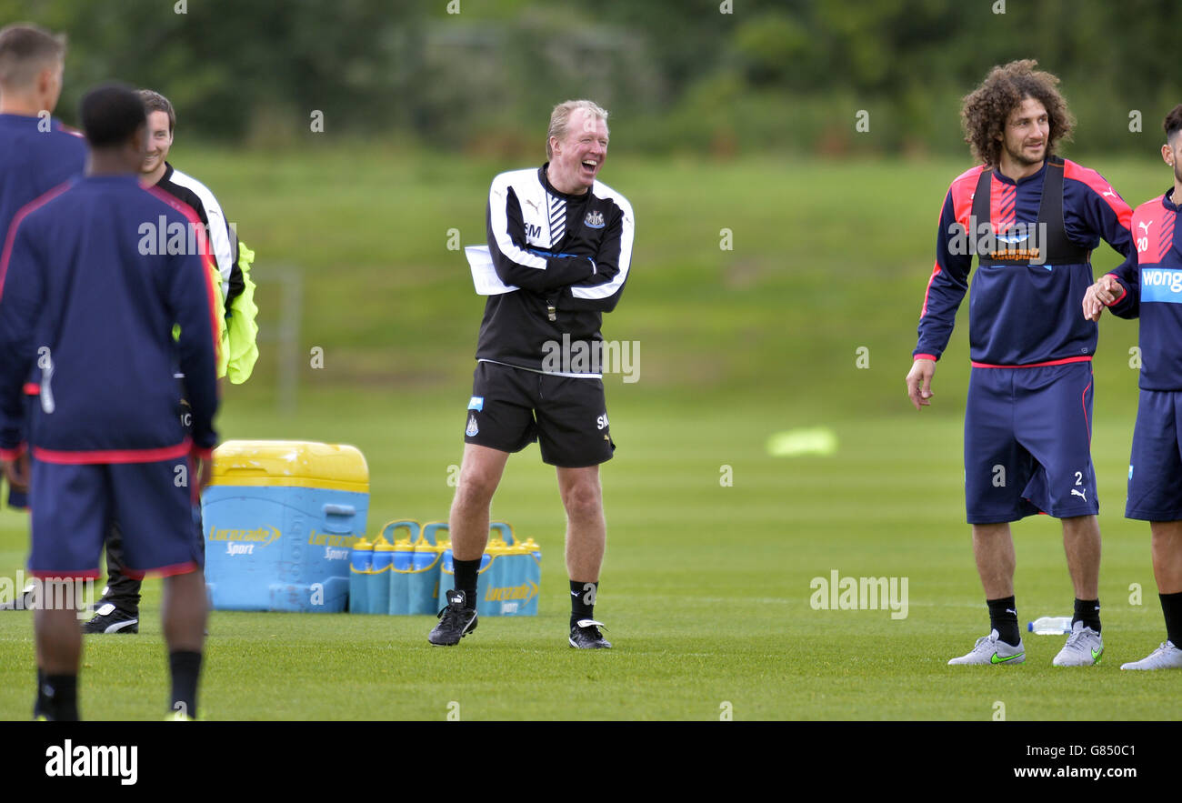 Il manager del New Newcastle United Steve McClaren durante una sessione di formazione aperta al Darsley Park Training Center, Little Benton, Newcastle. PREMERE ASSOCIAZIONE foto. Data immagine: Giovedì 9 luglio 2015. Scopri la storia di calcio della Pennsylvania Newcastle. Il credito fotografico dovrebbe essere: Owen Humphreys/PA Wire. Foto Stock