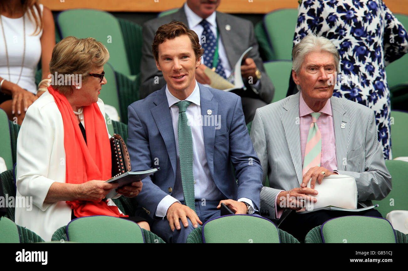 Benedetto (al centro) e Timothy Cumberbatch nella scatola reale durante il tredici giorno dei Campionati di Wimbledon all'All England Lawn Tennis and Croquet Club di Wimbledon. Foto Stock