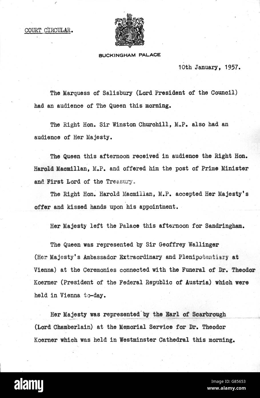 Una copia della circolare della Corte che illustra gli eventi della giornata, culminati nella nomina da parte della Regina del nuovo primo ministro Harold Macmillan. Foto Stock