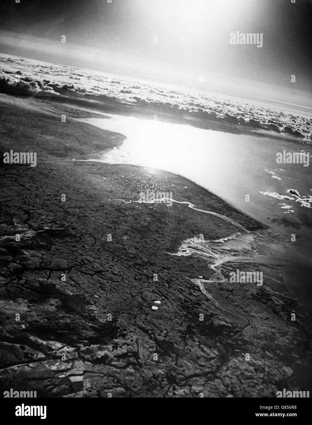 Una vista da un V-bombardiere RAF, preso da Paul Cullerne AIBP durante un volo di prova di routine di Vulcans. Gli estuari Dee e Mersey sono in alto a sinistra, mentre Blackpool si trova a circa metà strada su un tratto di costa ininterrotto. Foto Stock