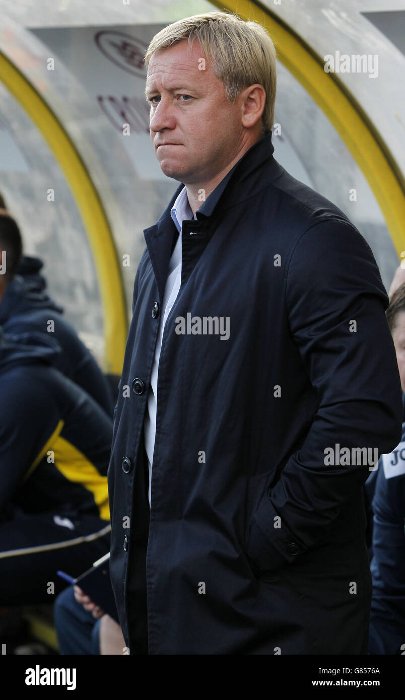 BATE Borisov allenatore capo Aleksandr Yermakovich davanti alla seconda prova di qualificazione della UEFA Champions League, seconda tappa, a Oriel Park, Dundalk. Foto Stock