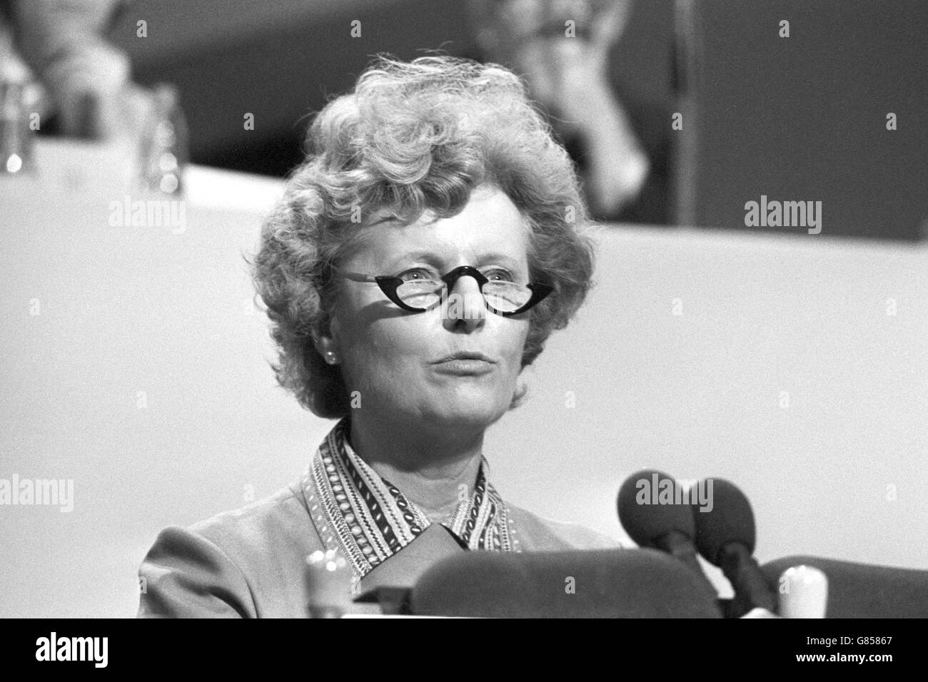 Daphne Bampton, presidente e amministratore delegato di Bampton Brothers Ltd, ha parlato durante il dibattito sulla produttività e l'occupazione alla conferenza annuale della Confederazione dell'industria britannica a Brighton. Foto Stock