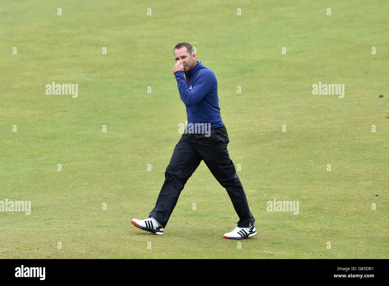Il spagnolo Sergio Garcia reagisce durante il quinto giorno dell'Open Championship 2015 a St Andrews, Fife. Foto Stock