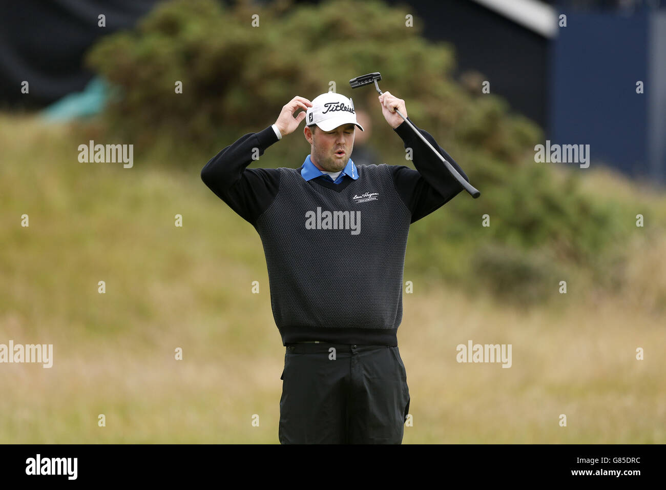 Marc Leishman dell'Australia reagisce dopo il suo par putt sul 17esimo verde durante il quinto giorno dell'Open Championship 2015 a St Andrews, Fife. Foto Stock