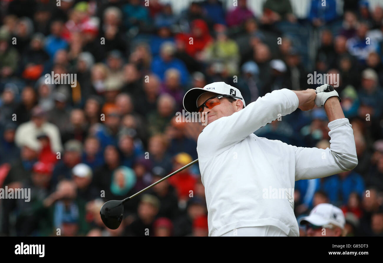 USA's Zach Johnson tee off 17 durante il giorno cinque del campionato aperto 2015 a St Andrews, Fife. Foto Stock