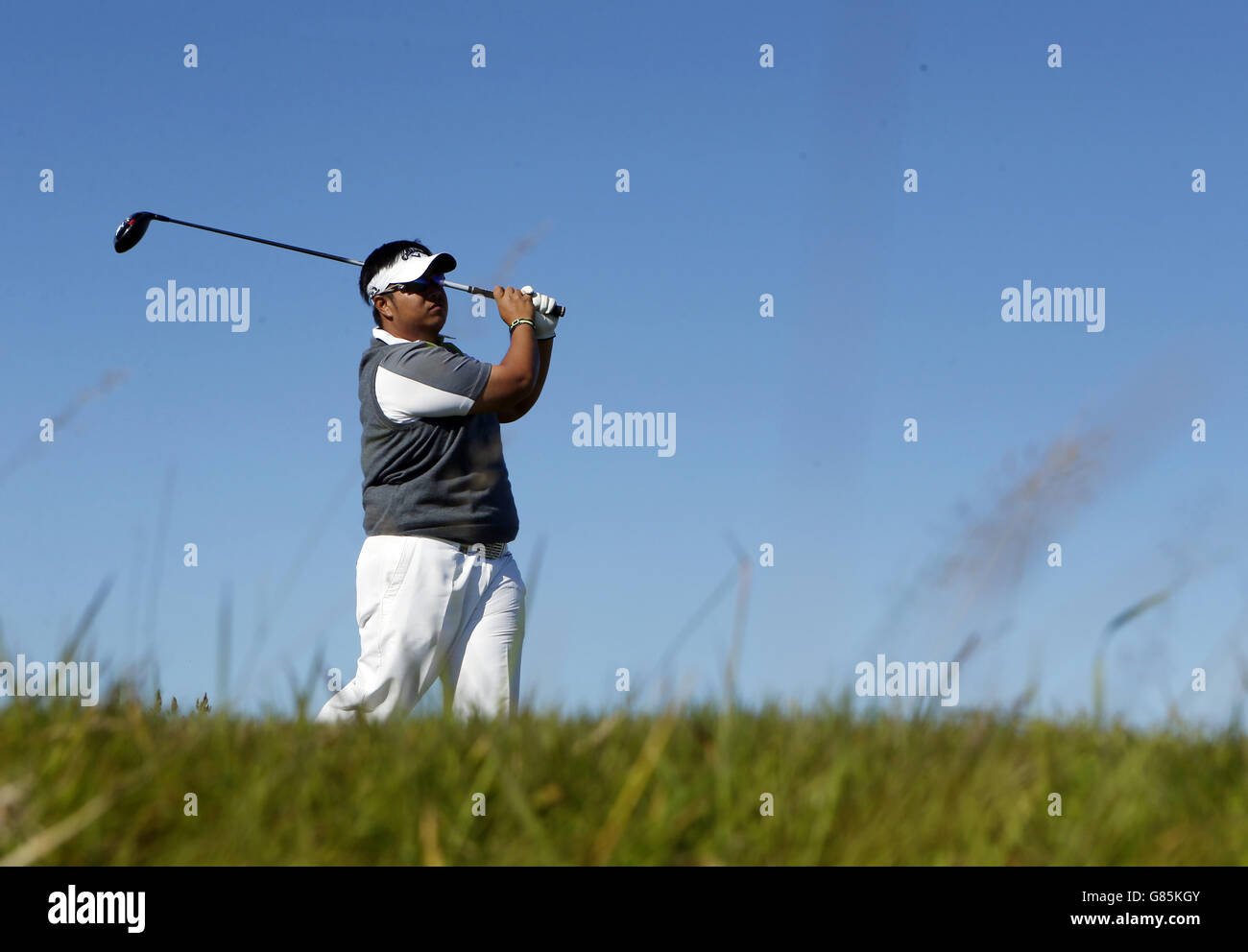 Thailandia Kiradech Ahibarnrat sul 2 ° tee durante il giorno quattro del Sautyre Energy Paul Lawrie Match Play al Murcar Links Golf Club, Aberdeen. PREMERE ASSOCIAZIONE foto. Data immagine: Domenica 2 agosto 2015. Vedere PA storia GOLF Murcar. Il credito fotografico dovrebbe essere: Danny Lawson/PA Wire. RESTRIZIONI: Nessun uso commerciale. Nessuna falsa associazione commerciale. Nessuna emulazione video. Nessuna manipolazione delle immagini. Foto Stock