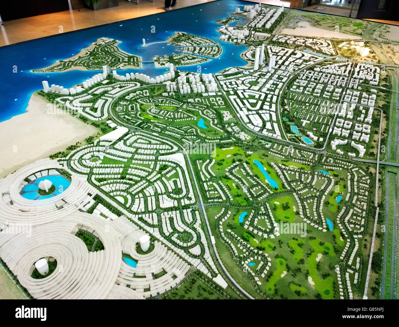 Master plan modello in scala gli uccelli-eye panoramica aerea di sviluppo di nuove città marina di Lusail, in Qatar Foto Stock