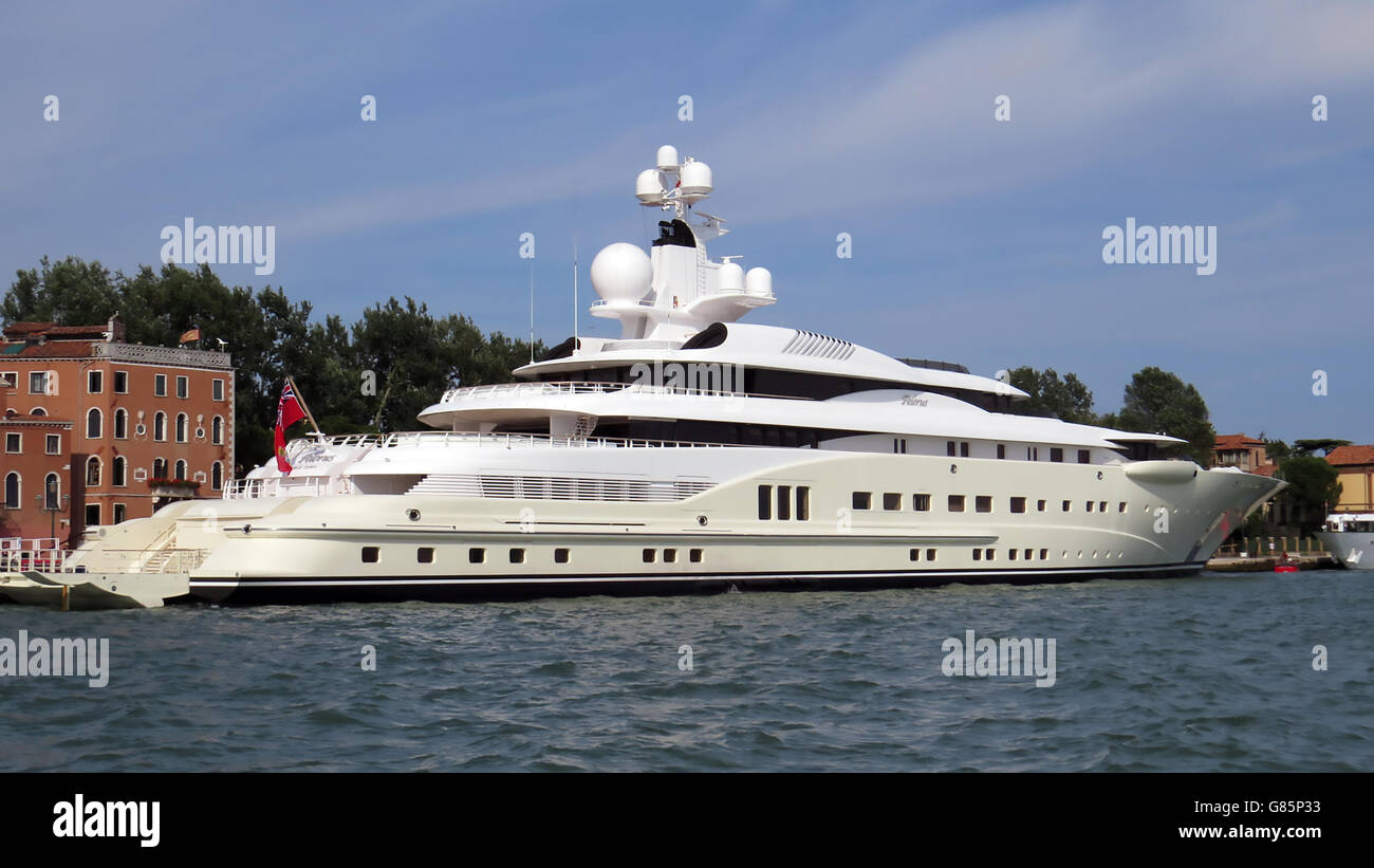 PELORUS di uno dei più grandi del mondo yacht di lusso a 115 metri di lunghezza, qui ormeggiato a Venezia nel giugno 2016. Foto Tony Gale Foto Stock