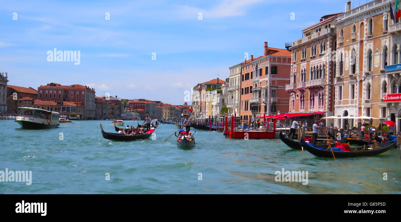Venezia, Italia. Guardando verso sud lungo il Canal Grande dal Ponte di Rialto. Foto Tony Gale Foto Stock