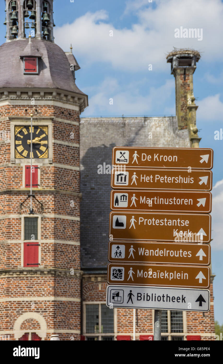 Cartello turistico e la Petershuis in Gennep, Olanda Foto Stock