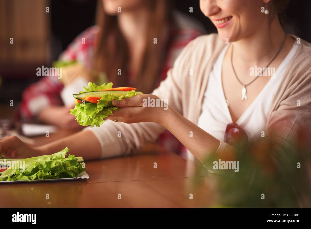 Ritratto di vegeratian ladies cafe Foto Stock