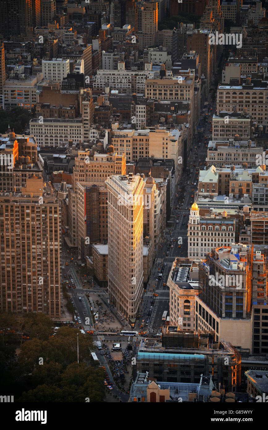 New York City - Sep 11: Flatiron Building closeup su Settembre 11, 2015 a New York City. Si tratta di uno dei più famosi grattacieli e il simbolo della città di New York. Foto Stock