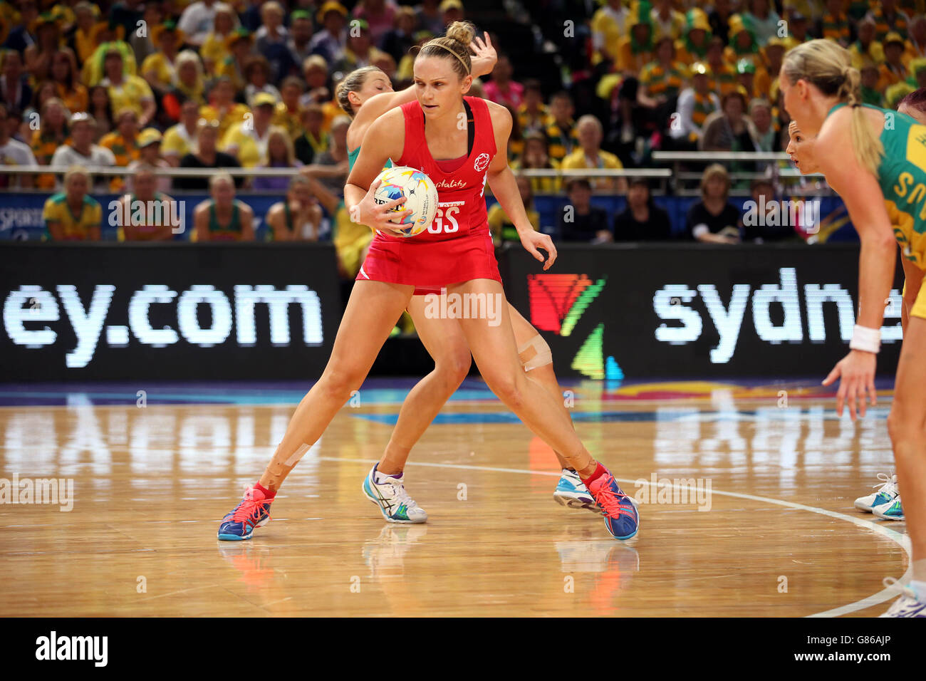 L'Inghilterra Joanne Harten durante la Coppa del mondo di Netball 2015, Qualification Round match alla Allphones Arena di Sydney. PREMERE ASSOCIAZIONE foto. Data immagine: Martedì 11 agosto 2015. Guarda la storia della PA NETBALL Inghilterra. Il credito fotografico dovrebbe essere: Paul Seiser/PA Wire. Foto Stock