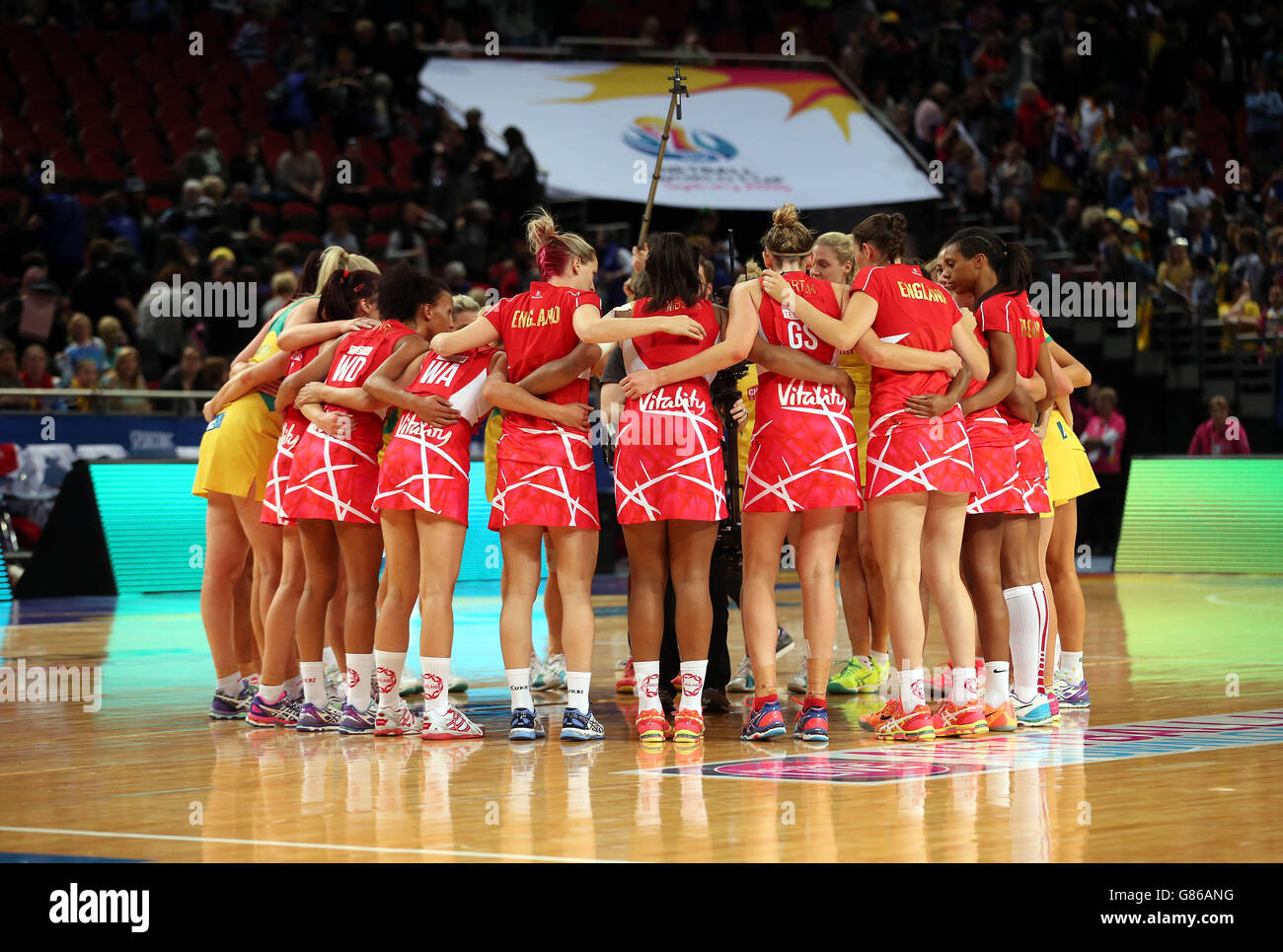 Netball - Coppa del mondo 2015 Netball - turno di qualificazione - Inghilterra / Australia - Allphones Arena. Inghilterra e Australia si sono accaniti dopo la partita durante la Coppa del mondo di Netball 2015, partita di Qualification Round alla Allphones Arena di Sydney. Foto Stock