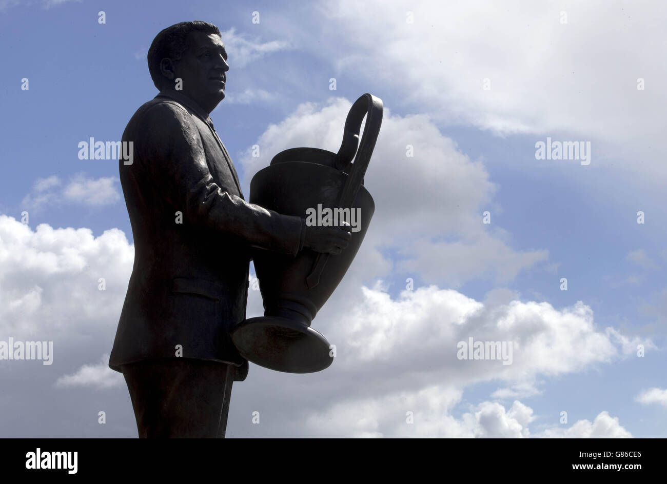 Statua di Jock Stein fuori dal Celtic Park davanti alla partita della Ladbrokes Scottish Premiership. Foto Stock