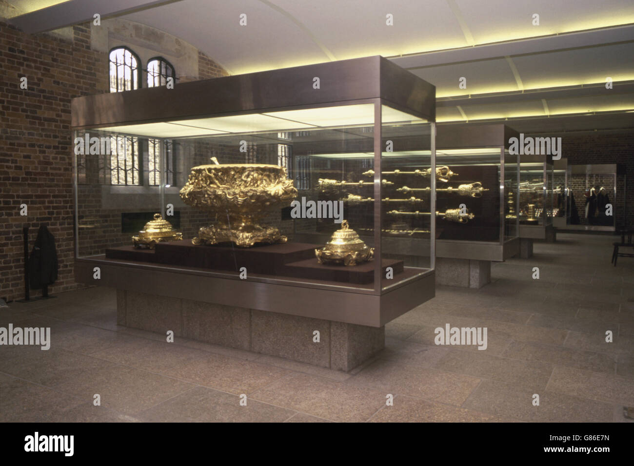 Royalty - i Gioielli della Corona mostra - New Crown Jewel House, la Torre  di Londra Foto stock - Alamy