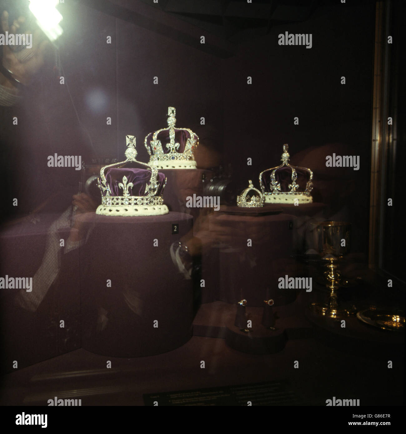 Royalty - i Gioielli della Corona mostra - New Crown Jewel House, la Torre  di Londra Foto stock - Alamy