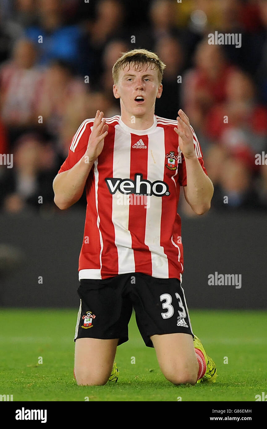 Matthew TargetT di Southampton presenta un'occasione persa durante la UEFA Europa League, i play-off delle qualifiche, prima tappa al St Mary's Stadium di Southampton. PREMERE ASSOCIAZIONE foto. Data immagine: Giovedì 20 agosto 2015. Vedi la storia della PA DI SOUTHAMPTON. Il credito fotografico dovrebbe essere: Andrew Matthews/PA Wire Foto Stock