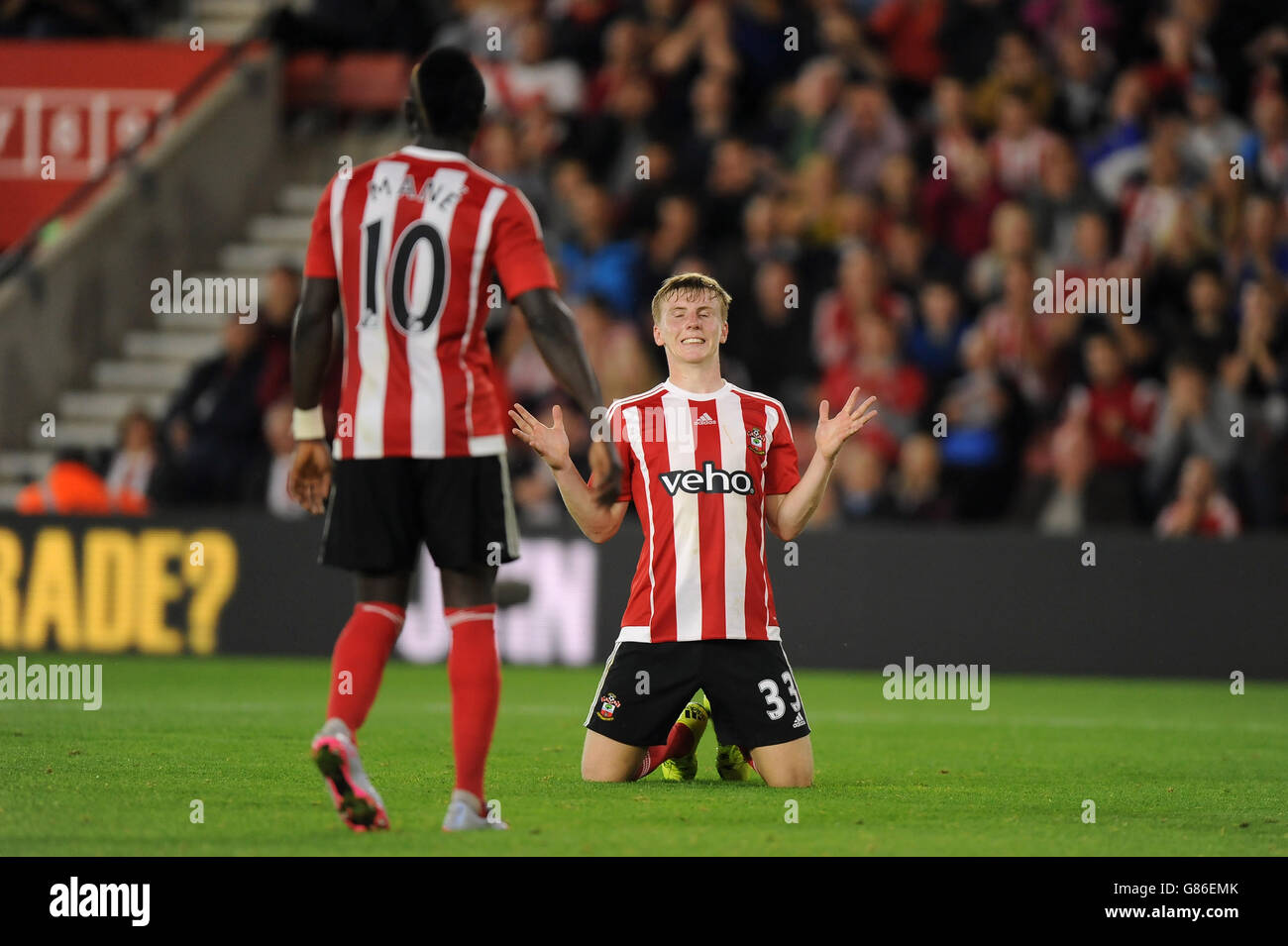 Matthew TargetT di Southampton presenta un'occasione persa durante la UEFA Europa League, i play-off delle qualifiche, prima tappa al St Mary's Stadium di Southampton. Foto Stock