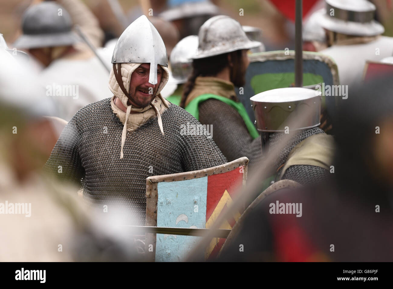 I re-attori giocano la Battaglia di Evesham all'Abbey Park di Evesham. Foto Stock