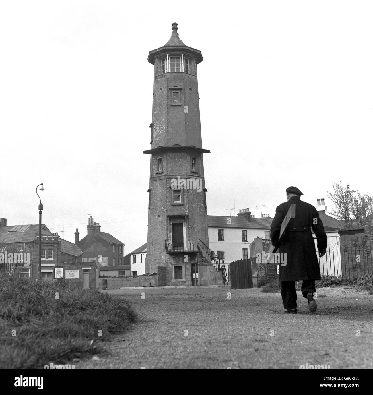 Un vecchio faro dell'Essex che Harwich Council sta affittando fuori per una libbra un la settimana, ad un inquilino che sta intraprendendo la modernizzazione estesa. Costruito 300 anni fa, divenne ridondante nel 1898 a causa dell'allungamento del prehore. Foto Stock