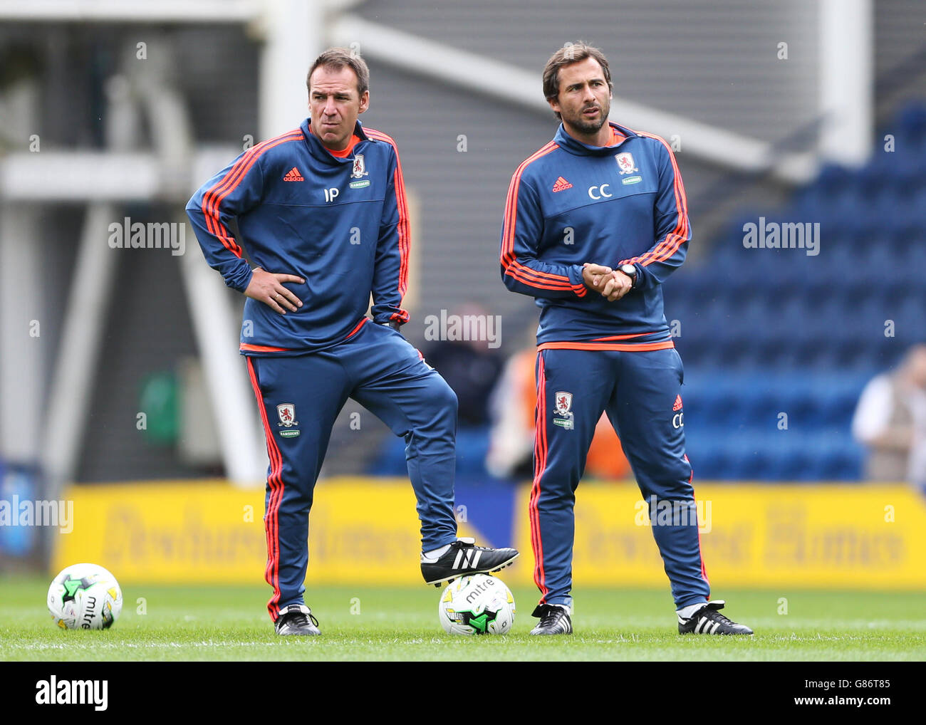Calcio - Campionato Sky Bet - Preston North End v Middlesbrough - Deepdale. Carlos Cachada (a destra) e il primo allenatore di squadra Ivan Perez Munoz Foto Stock