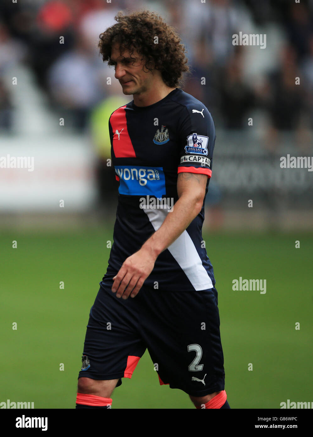 Il capitano della Newcastle United Fabricio Coloccini si allontana alla fine della partita della Barclays Premier League allo stadio Liberty di Swansea. PREMERE ASSOCIAZIONE foto. Data immagine: Sabato 14 agosto 2015. Vedi PA storia CALCIO Swansea. Il credito fotografico dovrebbe essere: Nick Potts/PA Wire. . Nessun utilizzo con audio, video, dati, elenchi di apparecchi, logo di club/campionato o servizi "live" non autorizzati. L'uso in-match online è limitato a 45 immagini, senza emulazione video. Nessun utilizzo nelle scommesse, nei giochi o nelle pubblicazioni di singoli club/campionati/giocatori. Foto Stock