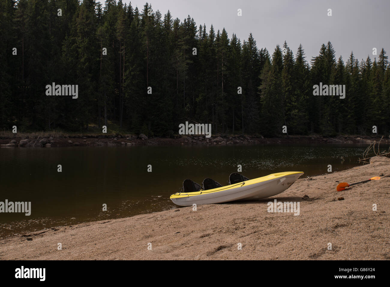 Canoa su una spiaggia, Bulgaria Foto Stock